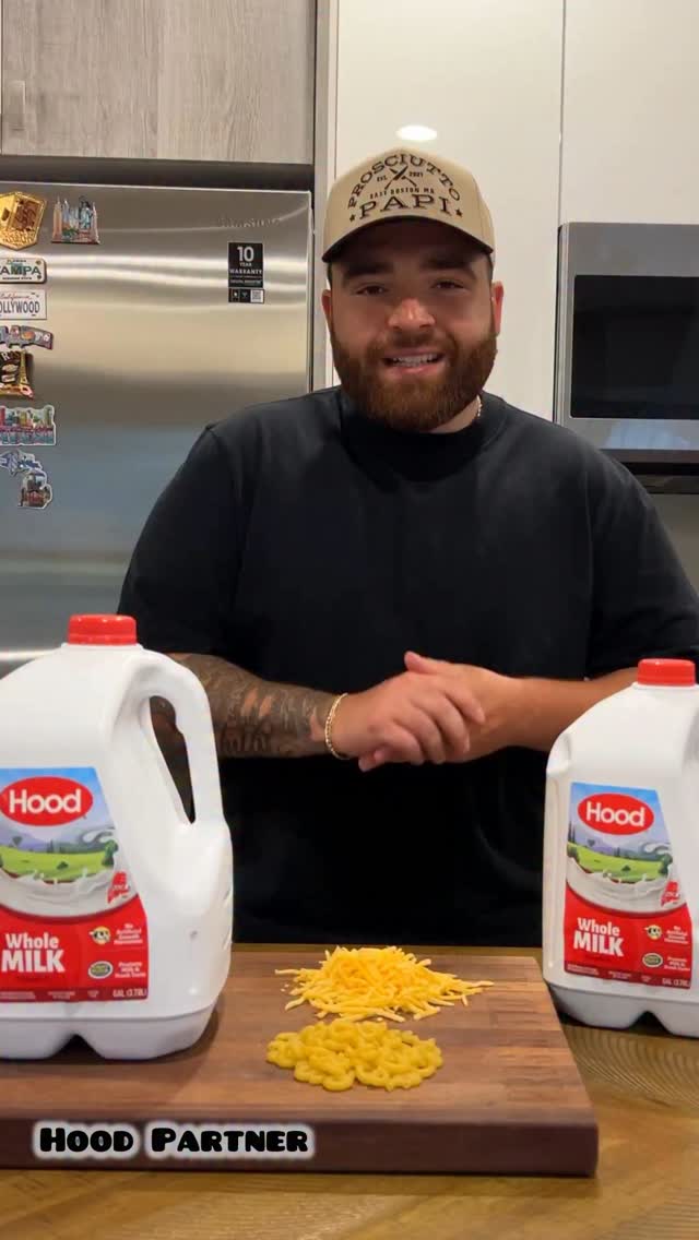 Instagram post by @theprosciuttopapi for Hood. Caption reads: When your mac and cheese hits different because....
