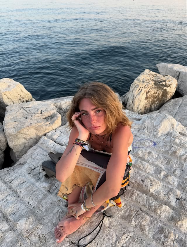 Instagram post by @_camillanai for Desigual. Caption reads: gifted by @desigual love u 🧡.