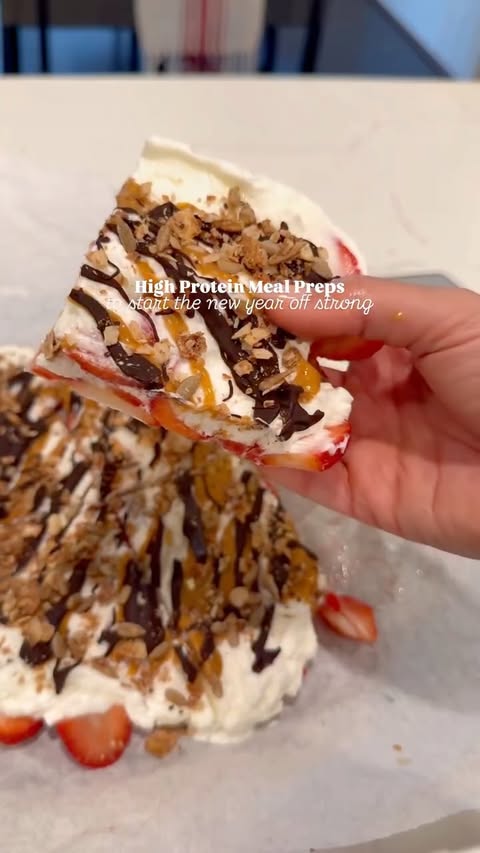 Instagram post by @mealprepsandmacros for Lakanto. Caption reads: High Protein Meal Preps 🤤 Comment “recipes” to....