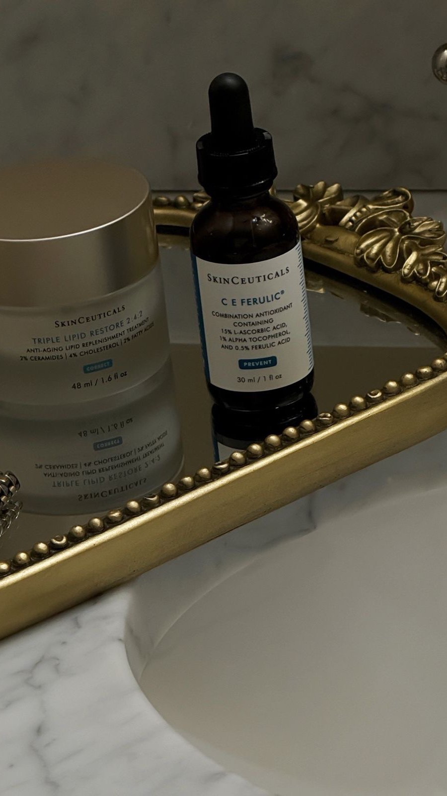 Instagram post by @consultoradeimagen for SkinCeuticals. Caption reads: Un serum con efecto Botox y sin inyecciones!!!....