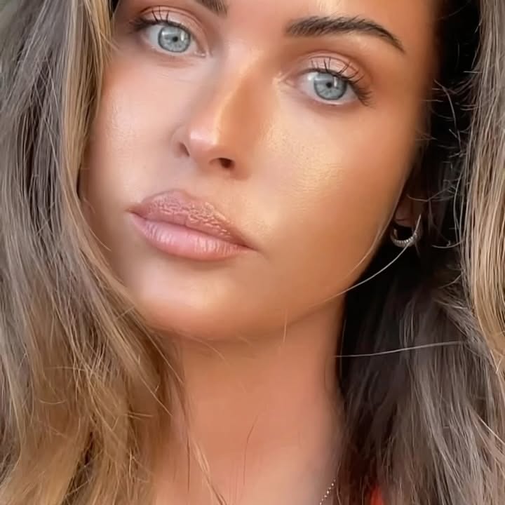 Instagram post by @murielle for Kylie Cosmetics. Caption reads: Here’s what I’ve used for a bronzed summer skin:....