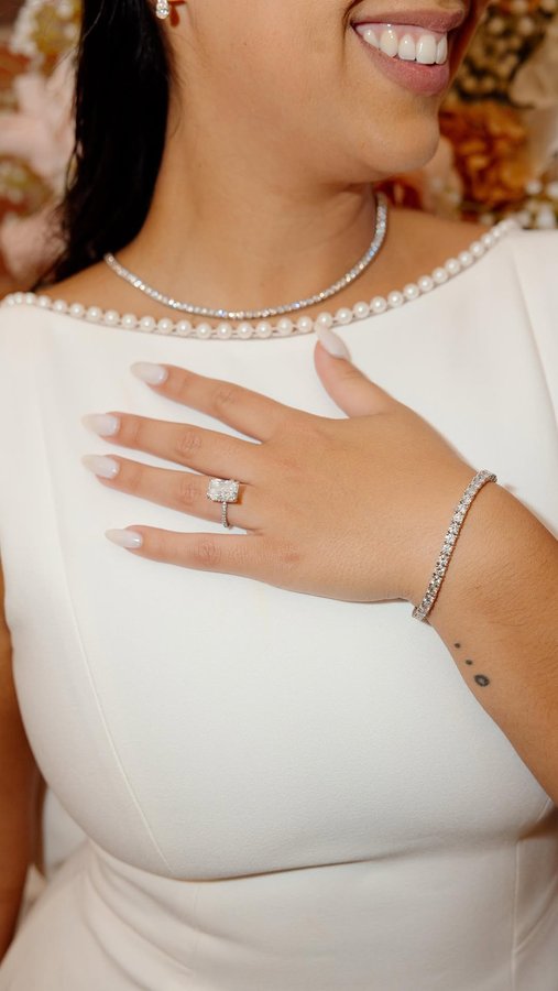 Instagram post by @chantelcollado for Happy Jewelers. Caption reads: [...] shine as bright as these diamonds✨....
