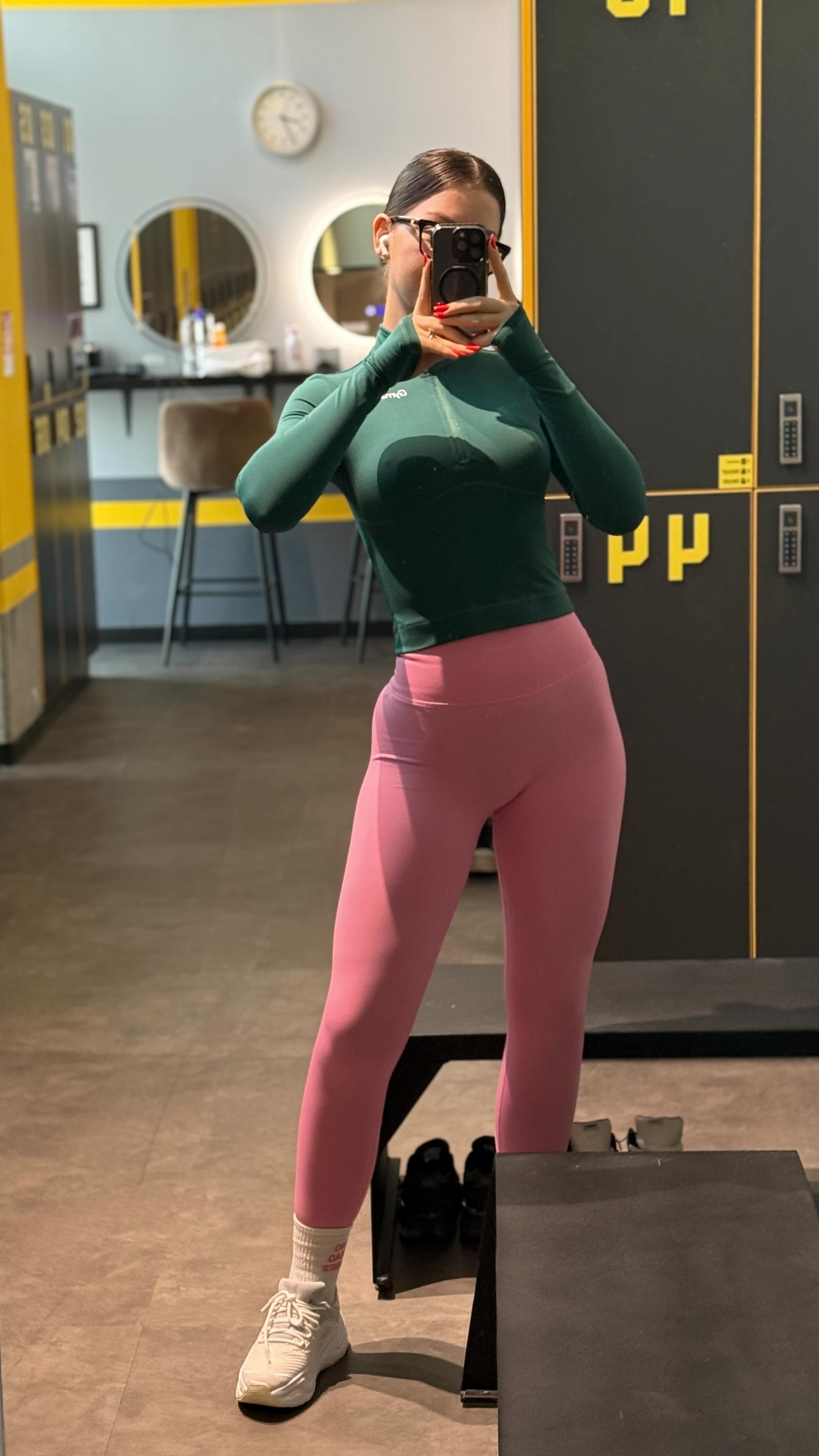 Instagram post by @ss.crisa for BUZZStore. Caption reads: [...] 🤔🤗
@isostar_romania @lidlromania....