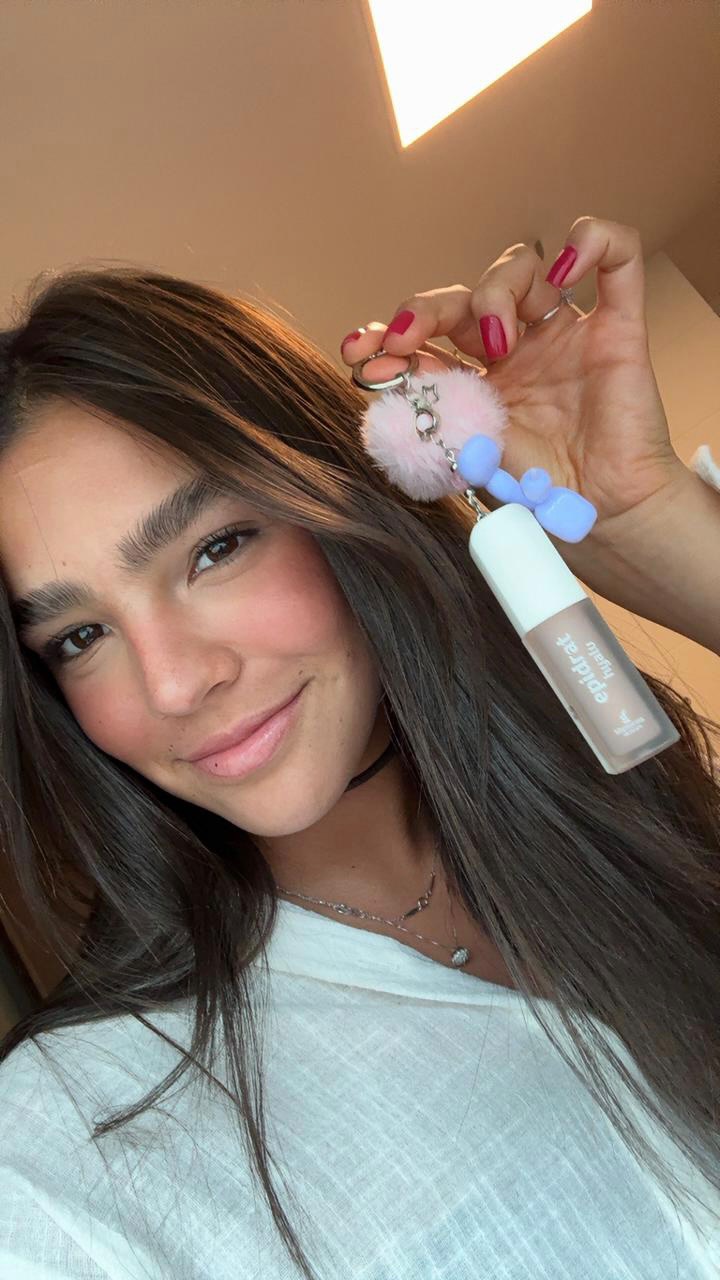 Instagram post by @dudaa.guerra for Mantecorp Skincare. Caption reads: Simplesmente obcecada pelo meu Epidrat Hyalu....