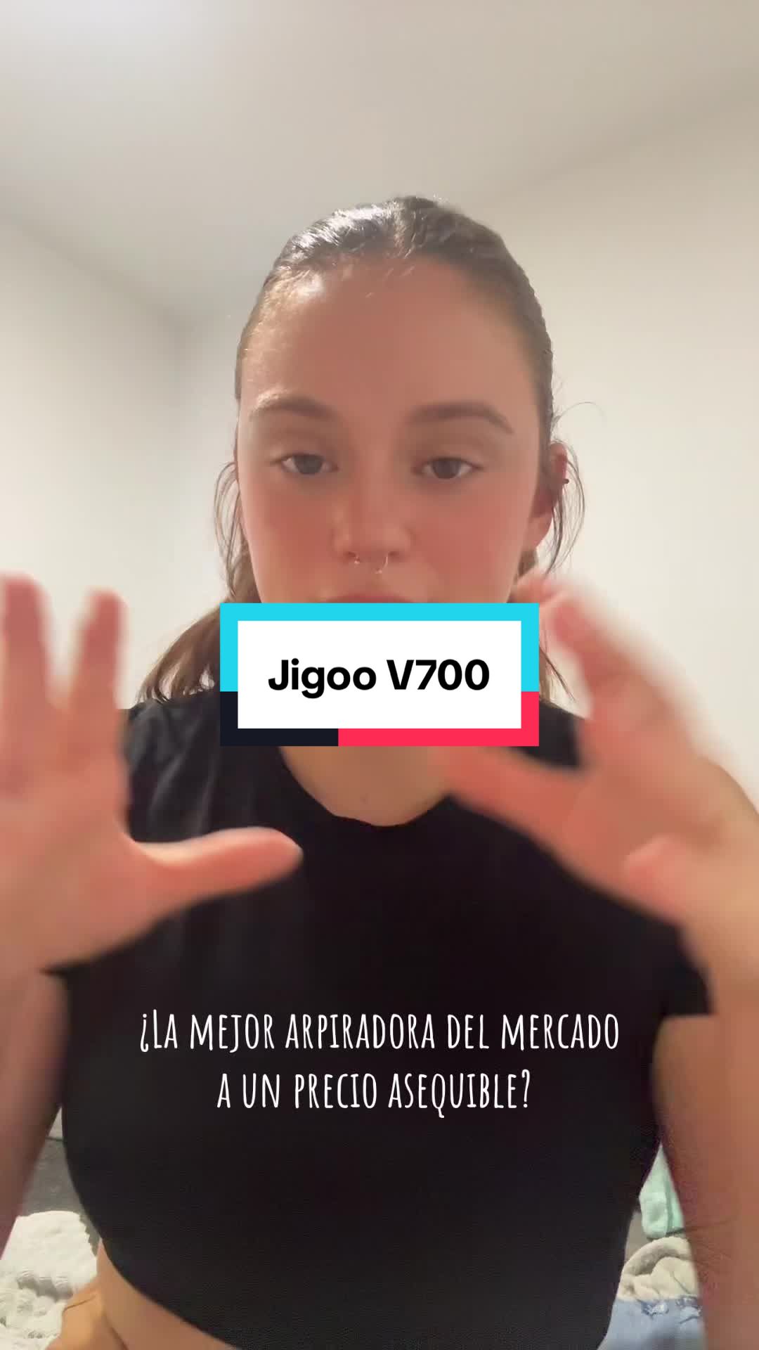 TikTok post by @smileepleasee_ for JIGOO. Caption reads: Jigoo V700 La aspiradora del futuro 🥹🙌🏼 [...].