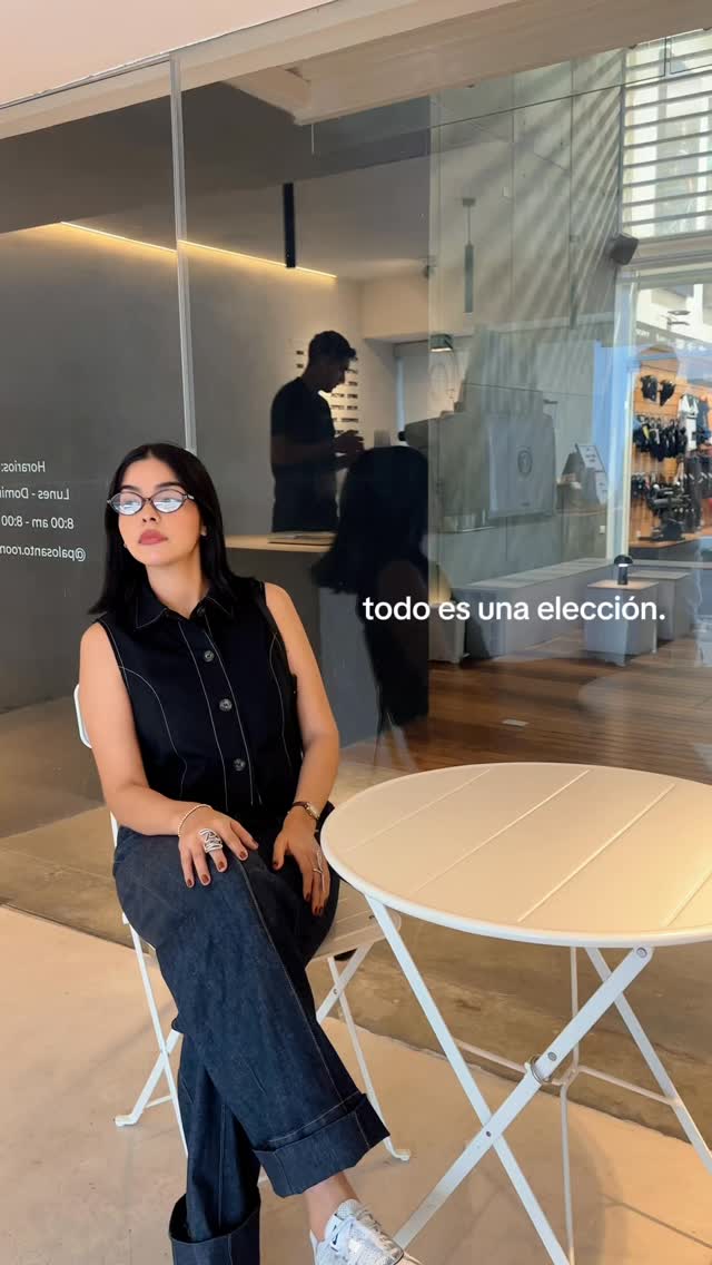 Instagram post by @beatinest for Dossier. Caption reads: Todo es una elección menos mi esencia para el día,....
