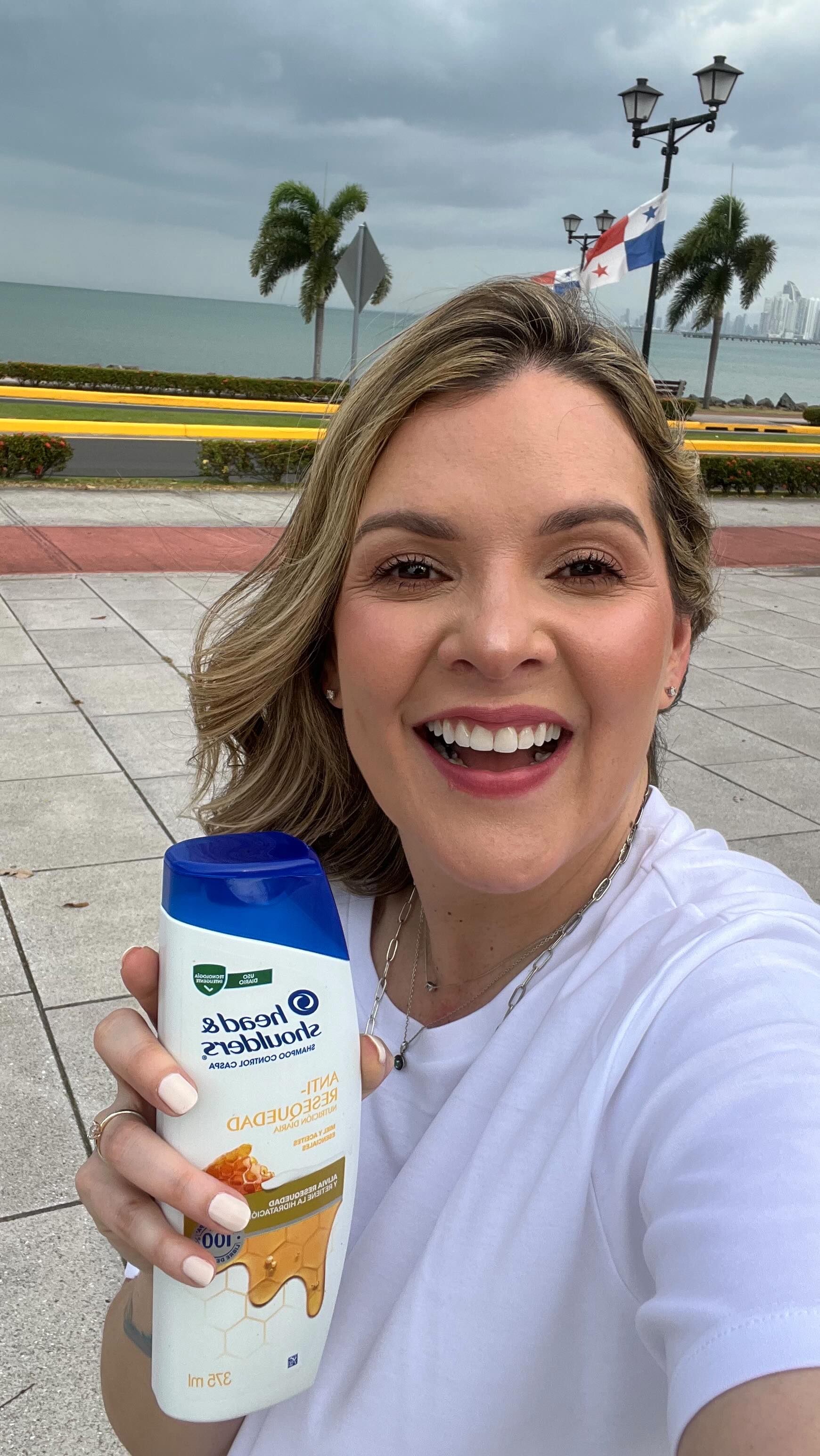 Instagram post by @laverogomez for Head And Shoulders. Caption reads: Abril 2025: 3 días en Panamá para conocer y....