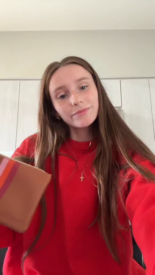 Instagram post by @bergenreilly for Frank Body. Caption reads: #IPSYPartner My boyfriend guesses what my @ipsy....