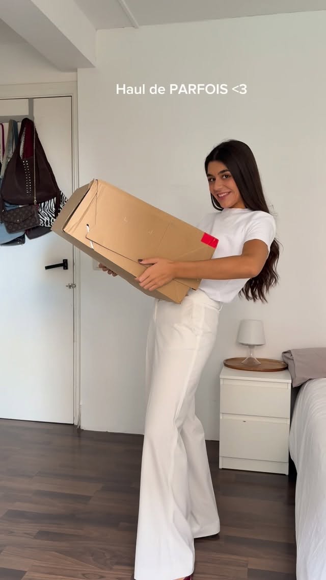 Instagram post by @daniela.meana for PARFOIS. Caption reads: PAQUETON @parfois 
Chaqueta/ 238209....