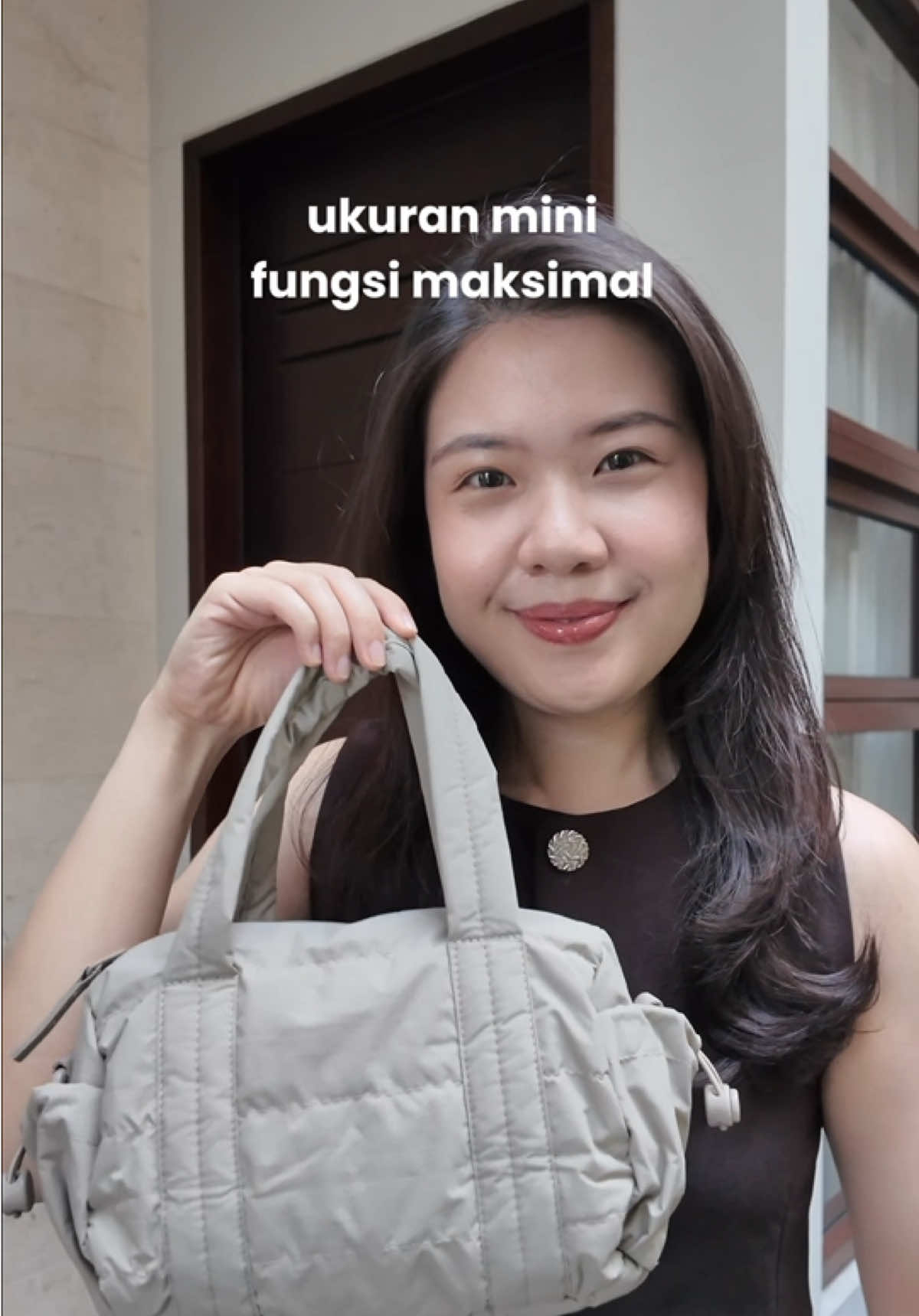 TikTok post by @vallerinalie for Bagsmart. Caption reads: mini bag dari @BAGSMART Indonesia yang muatnya....