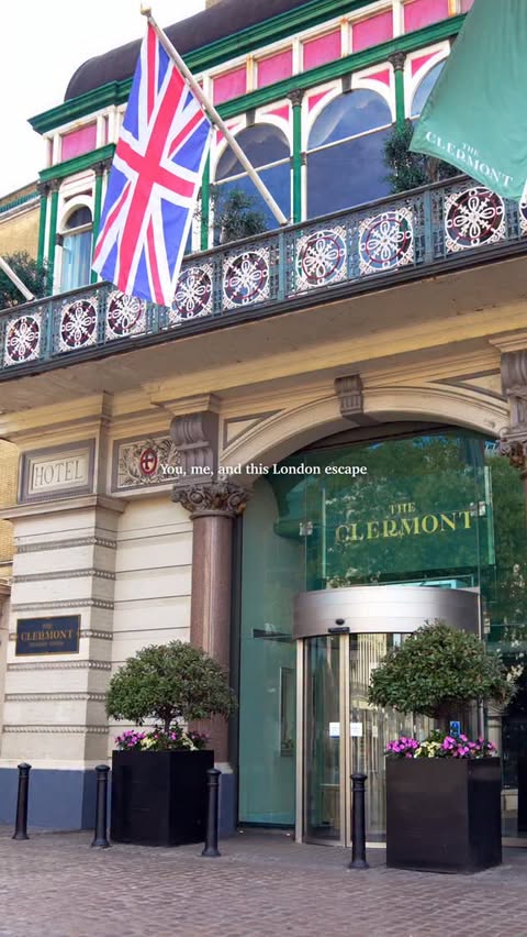 Instagram post by @roamingwithmaria for Luxury Escapes. Caption reads: The perfect London stay, unlocked. 🔑🇬🇧....