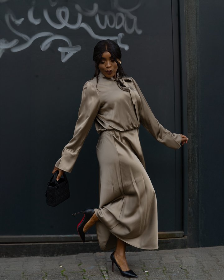 Instagram post by @dizeudaniele for Marc Cain. Caption reads: [...] Textured and threaded with brillance....