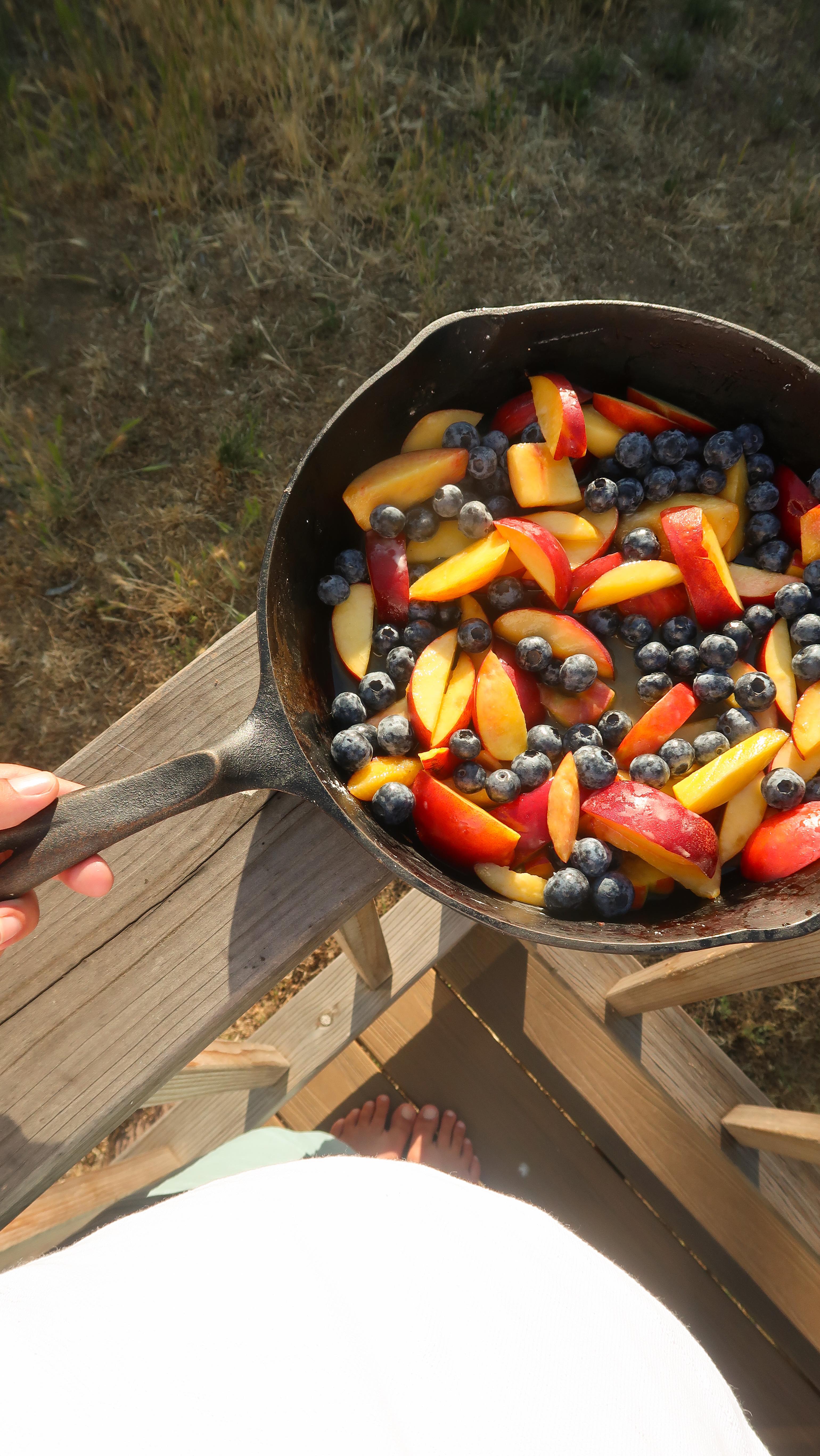 Instagram post by @wholehanna for Wonderbelly. Caption reads: [...] 🌻

thank goodness for @itswonderbelly on....