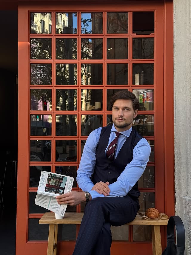 Instagram post by @stefan_pollmann for Olymp. Caption reads: [...] Coffee taster by now☕️📚
shirt + tie 👔....