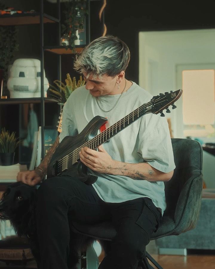 Instagram post by @tobi.stulz for MixWave. Caption reads: Lets check out the new @mixwave Sleep Token - II....