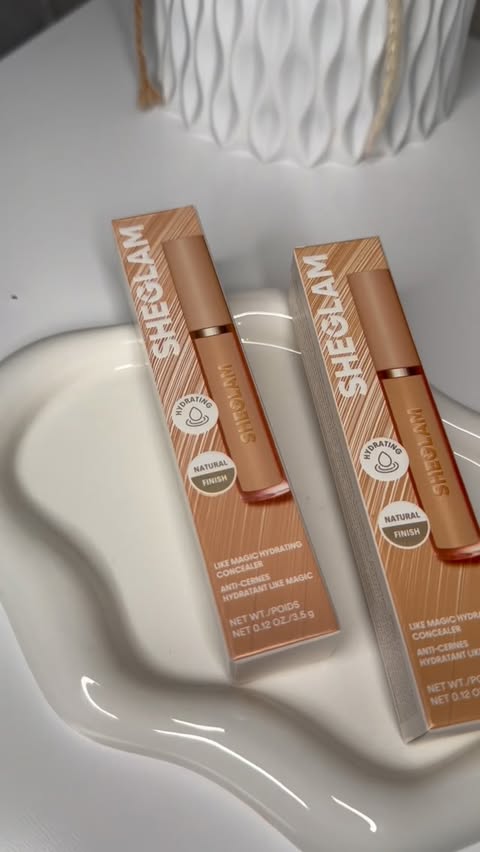 Instagram post by @noel_zhgjuni for SHEGLAM. Caption reads: The best Concealer ✨✨

#LikeMagicConcealer.