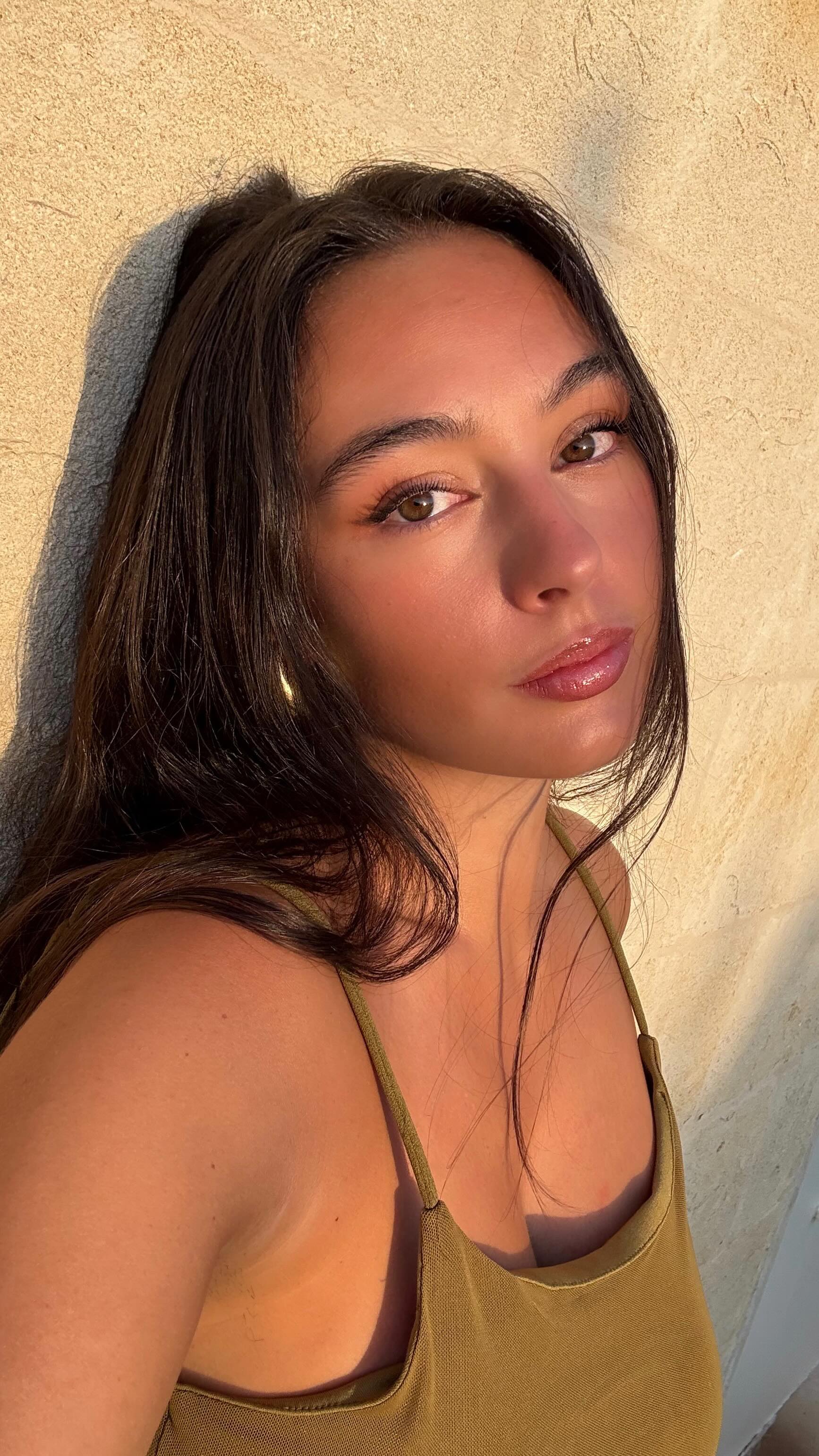 Instagram post by @elettralastra for Valentino Beauty. Caption reads: un tramonto, una macchina fotografica ed un’unica....