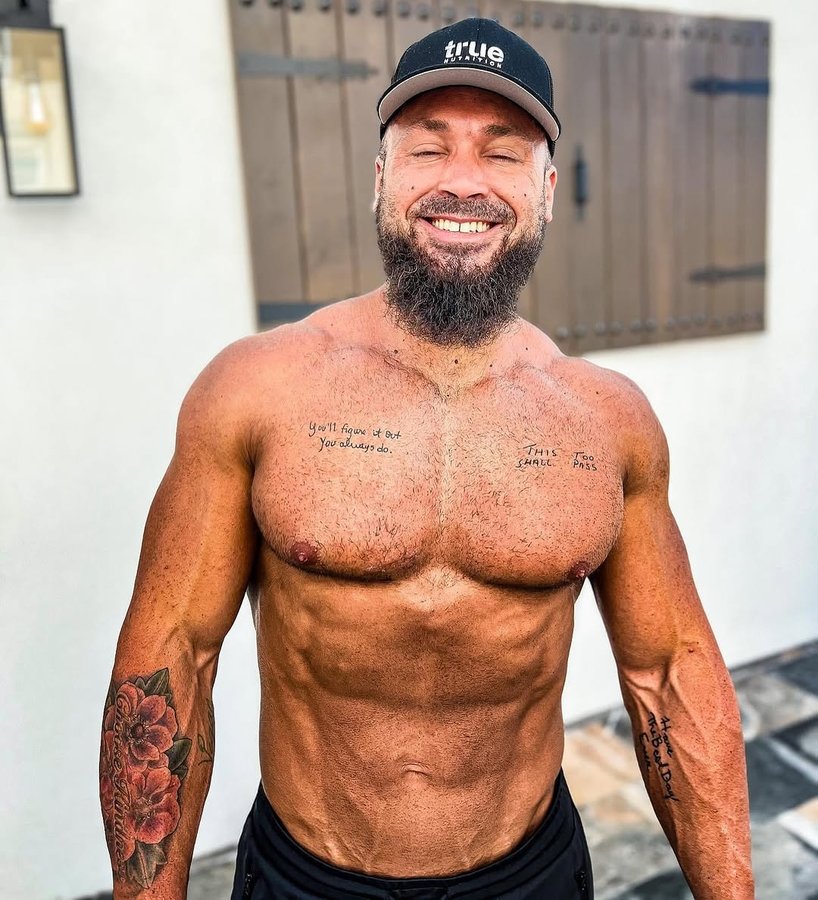 Instagram post by @thebodybuildingvegan for True Nutrition. Caption reads: [...] to be sponsored by companies such as....