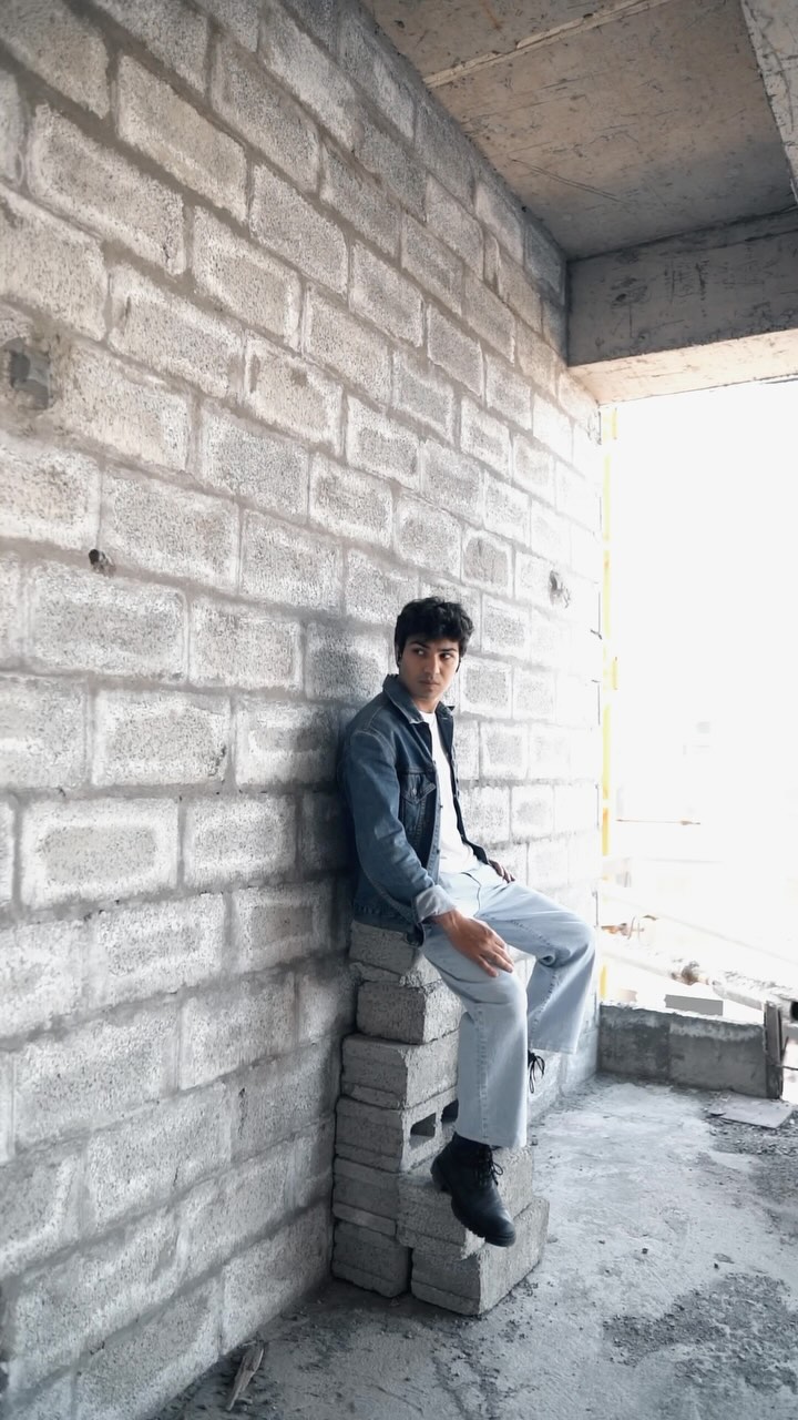 Instagram post by @ace_22xx for Zero Lifestyle. Caption reads: [...] tone colors the Flair Earbuds by Zero....