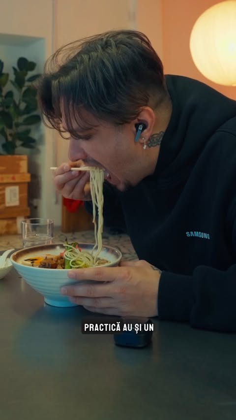 Instagram post by @keedonline for Samsung. Caption reads: [...] a gamechanger! Another one by....