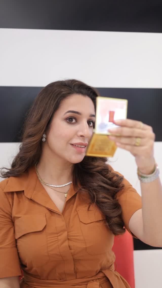 Instagram post by @silkzdiaries for Elizabeth Arden. Caption reads: An intimate beauty experience with Elizabeth Arden....