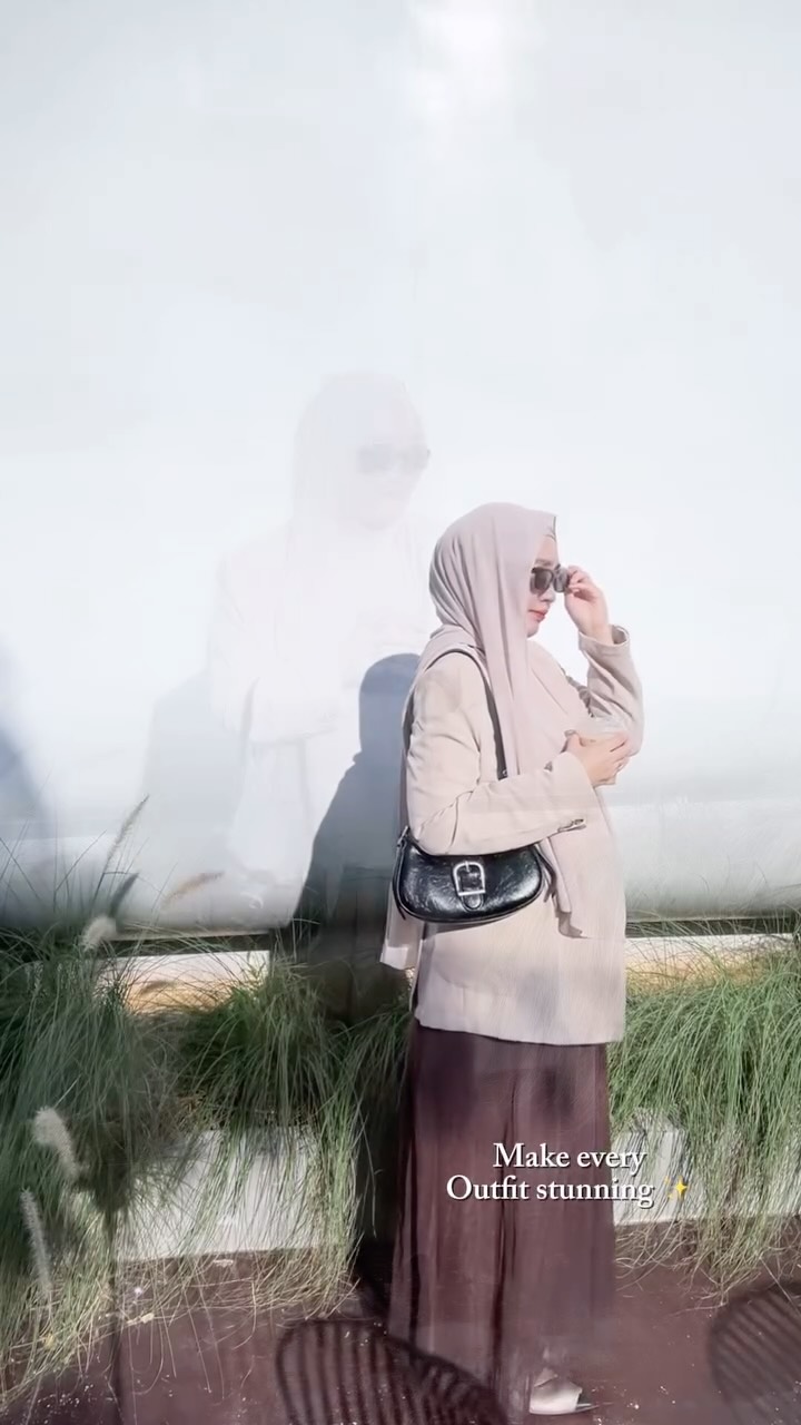 Instagram post by @novanuph for Christy Ng. Caption reads: Emma shoulder bag from @christyng.id ✨
 So classy....