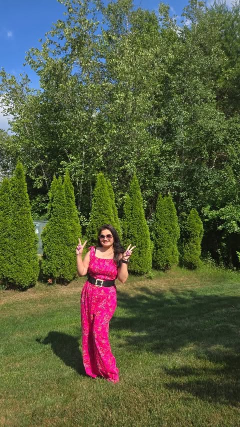 Instagram post by an influencer for Amazon. Caption reads: [...] 💕🫶 . . Available on @amazonfashion @amazon....