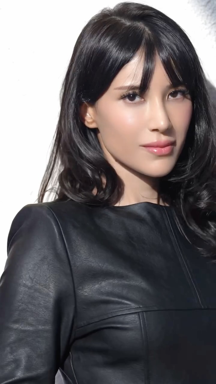 Instagram post by @zainab.alblushi for Givenchy Beauty. Caption reads: ‎.
العطر اللي يخليك مختلفة، جريئة، وما تُنسى....