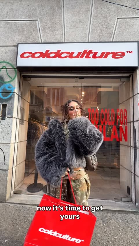 Instagram post by @claudiabraia_ for Cold Culture. Caption reads: [...] turn to flex your fit w/ @coldculture....