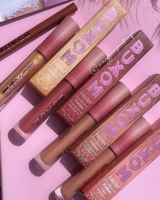 Instagram post by an influencer for BUXOM Cosmetics. Caption reads: New & Limited Edition @buxomcosmetics Dolly’s....