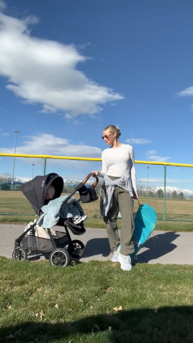 Instagram post by @sarajanewarner for LIKEtoKNOW.it. Caption reads: [...] me on LTK! Link is in my bio❤️ #liketoknowit....