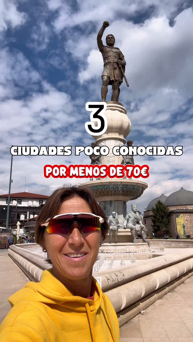 Instagram post by @hormigas_x_elmundo for Skyscanner. Caption reads: #Ad ¿CON CUÁL DE LAS 3 TE QUEDAS?

Hoy te traigo 3....
