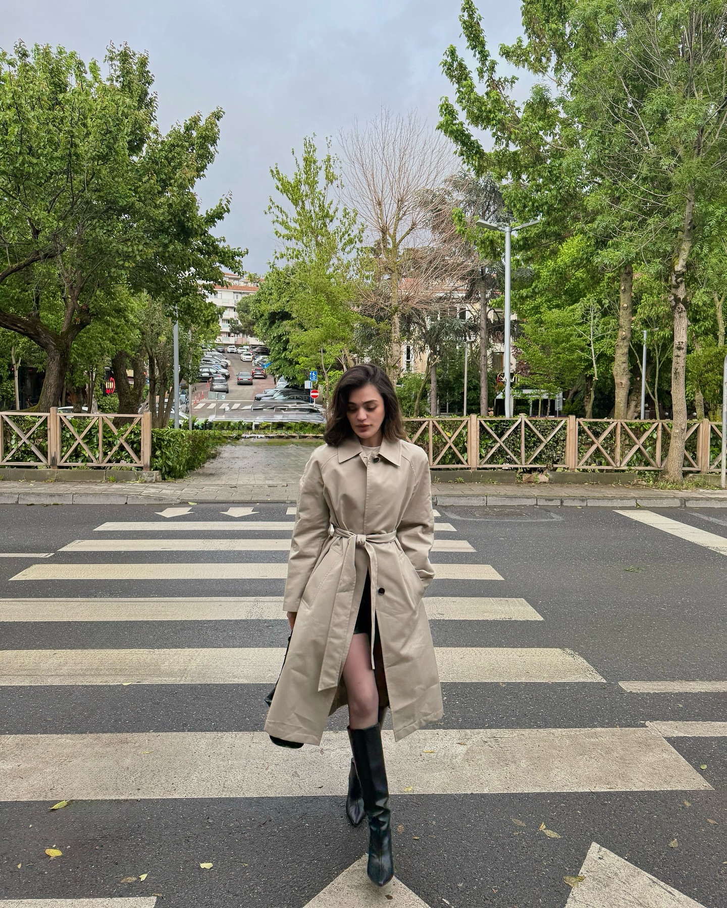 Instagram post by @polatzuleyha for ootd.com. Caption reads: Style of the day: trench coat and boots 🧥🖤....