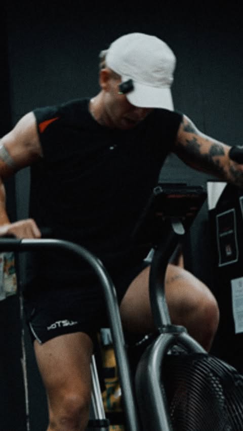 Instagram post by @kieranhiggsfit for Hotsuit. Caption reads: [...] a habit. ⚔️

Straight back to work &....