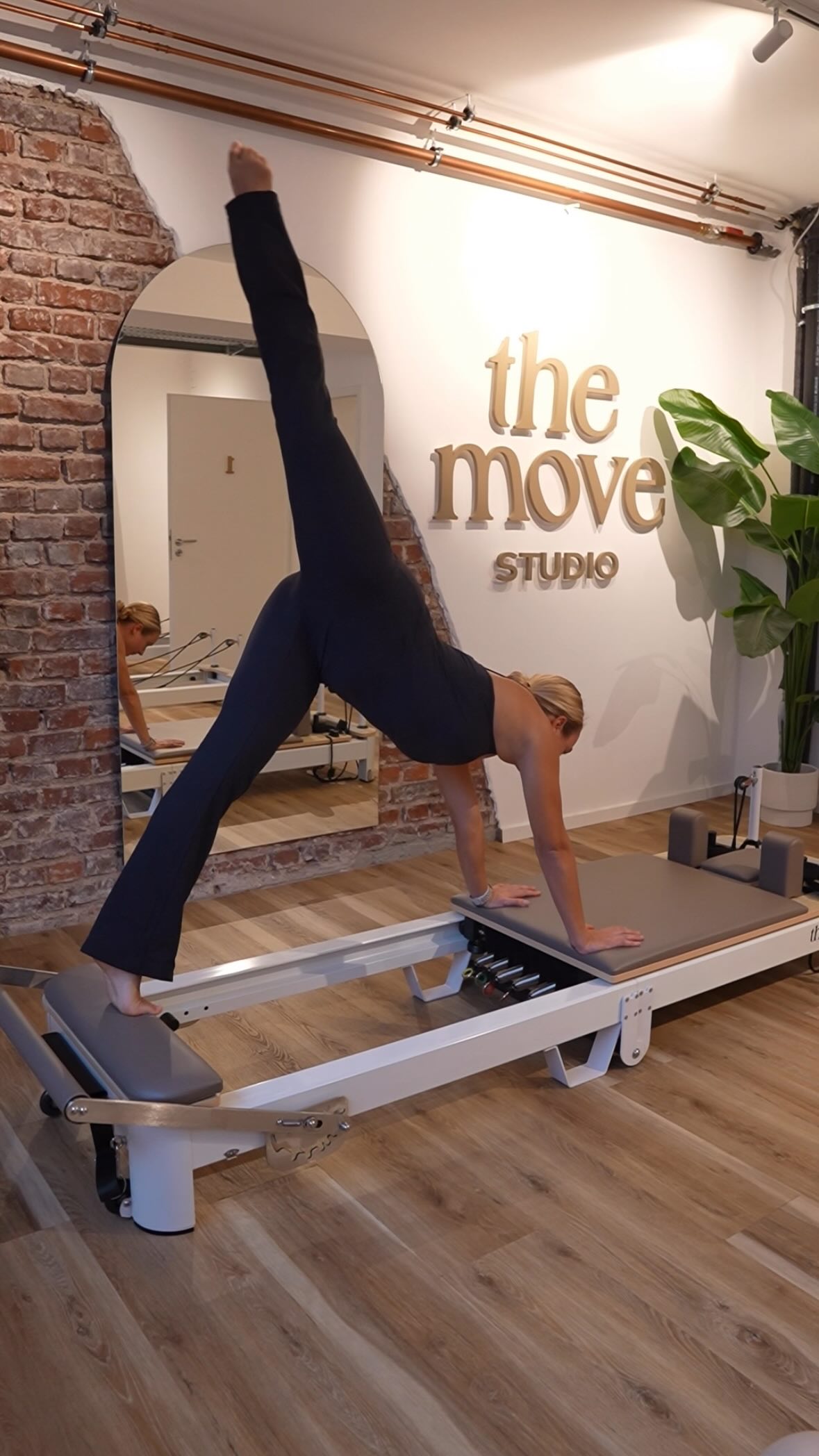 Instagram post by @themovestudio.dus for OCEANSAPART. Caption reads: [...] STUDIO✨ We’re officially part of the....