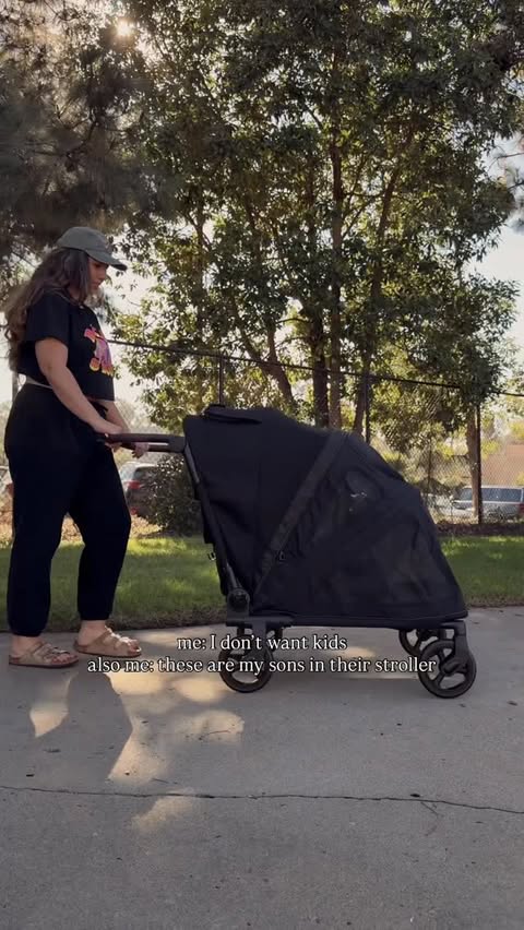 Instagram post by @lauryncakes for WonderFold. Caption reads: Over the holiday, I was so tired of explaining to....