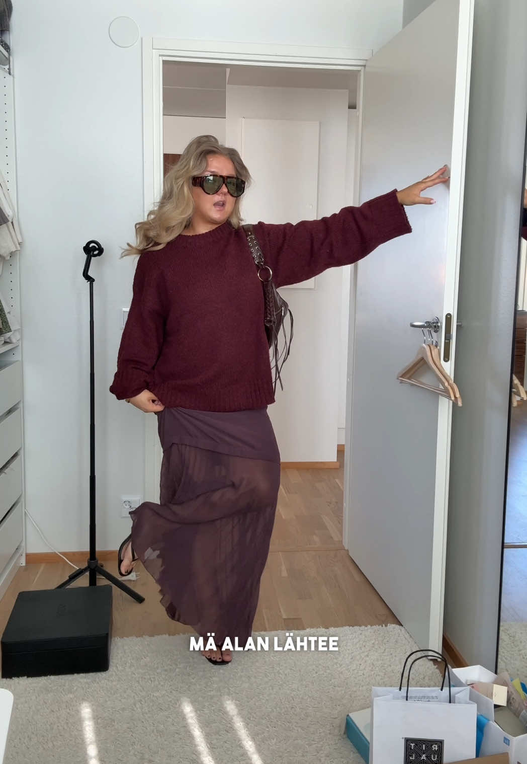 TikTok post by @noracabell for En Route Jewelry. Caption reads: [...] •osa rannekoruista @en route jewelry....