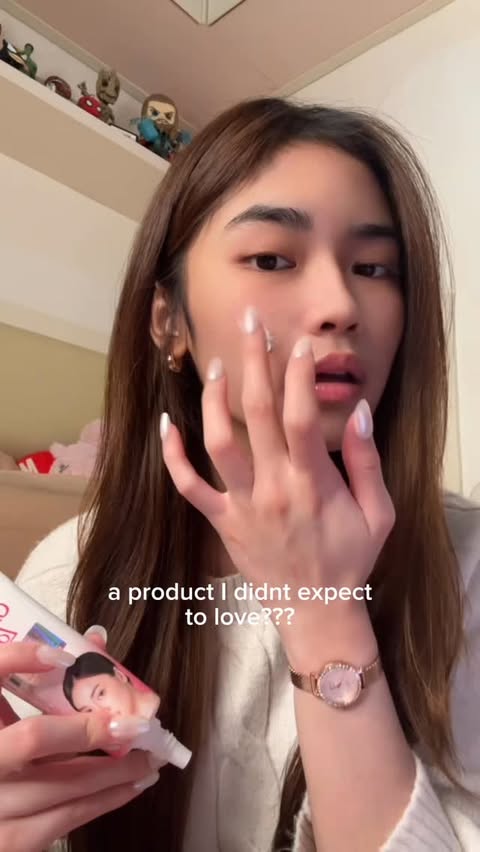 Instagram post by @ajengfazhh_ for Glow & Lovely Indonesia. Caption reads: gatau kenapa this moisturizer underrated, padahal....