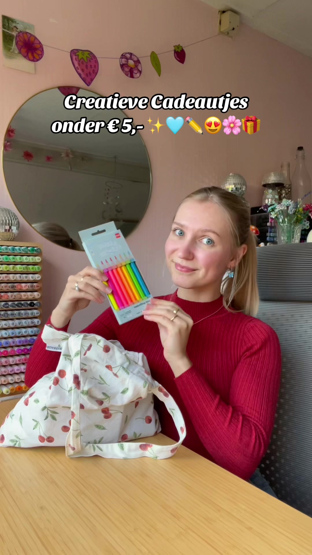 TikTok post by @lievemerlijn for HEMA. Caption reads: [...] ✨🎁 #cadeau #giftideas #tips #hema....