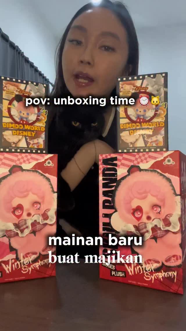 Instagram post by @ooooo.liv for Lazada Indonesia. Caption reads: racunin majikan aku popmart dari official store....