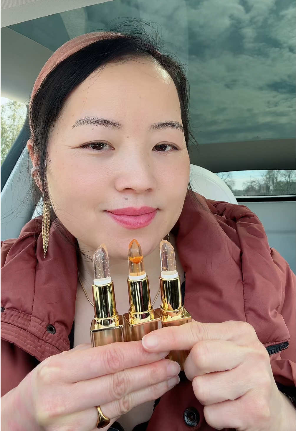 TikTok post by @pzlifestyle1 for Page Vine. Caption reads: Lips that change color with temperature #lipstick....