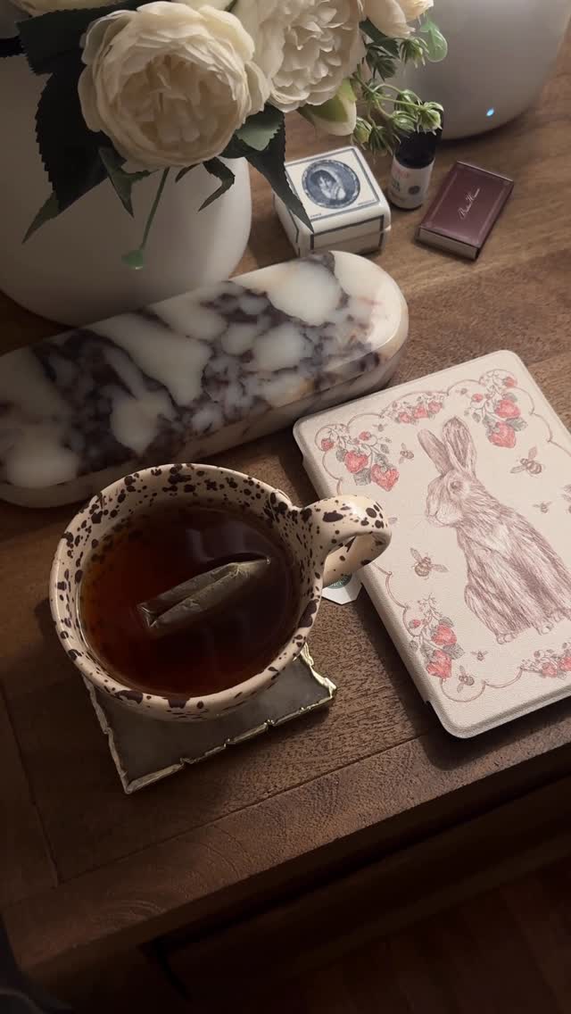 Instagram post by @kkeeaattoonn for Glade. Caption reads: #ad getting into the fall spirit with the new....