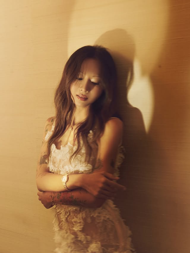 Instagram post by @justsuboi for Piaget. Caption reads: Sculpted in gold 
@piaget @tamsonwatchandjewelry....