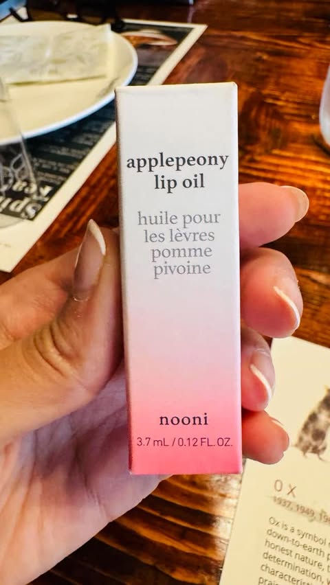 Instagram post by @salonizoheir for nooni. Caption reads: Tried this lip oil from @nooni_official and really....