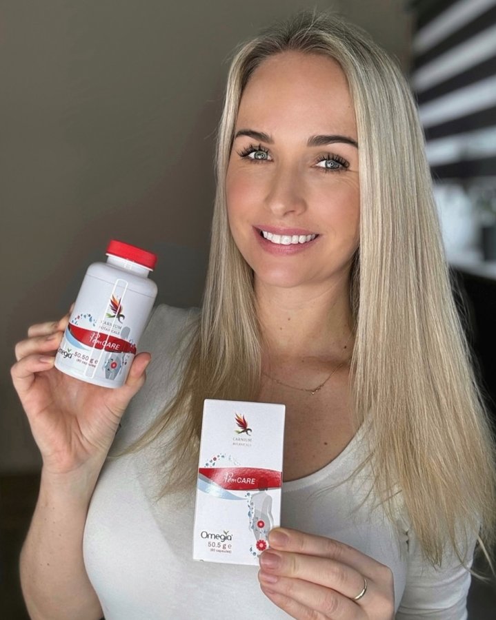 Instagram post by @veruska_93 for Carnium Botanicals Česko. Caption reads: Kód “VERONIKAB10” = sleva 10% na cokoliv ❤️
•
FEM....
