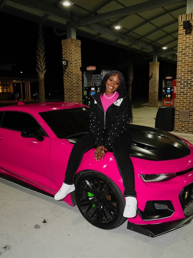 Instagram post by @6.2shania for RAXTiFY. Caption reads: [...] 𝕥𝕙𝕖 𝕡𝕚𝕟𝕜 𝕄𝕒𝕣𝕠⚡️💖 Sponsor:....