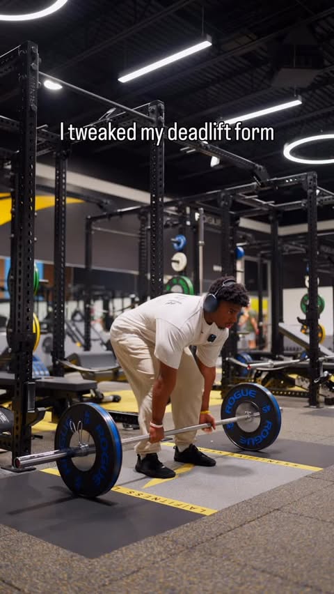 Instagram post by @dt.1k for Gymshark. Caption reads: [...] because I’m way to close to the....