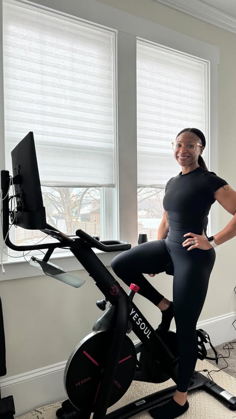 Instagram post by @shadrika_shambria for YESOUL FITNESS. Caption reads: [...] training experience - 🔗 in bio -....