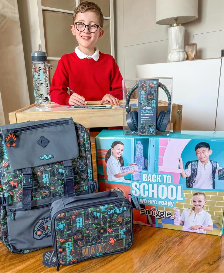 Instagram post by an influencer for Smiggle UK. Caption reads: [...] #bekindalways❤️ #smiggle #smiggleuk....