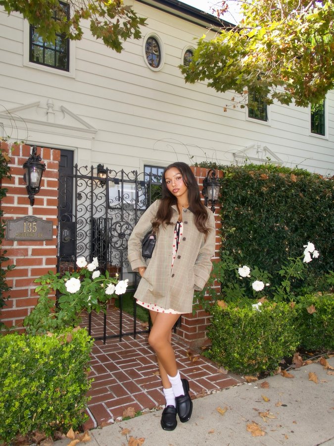 Instagram post by an influencer for Melissa. Caption reads: [...] a good pair of loafers 🤍🍂🧸....